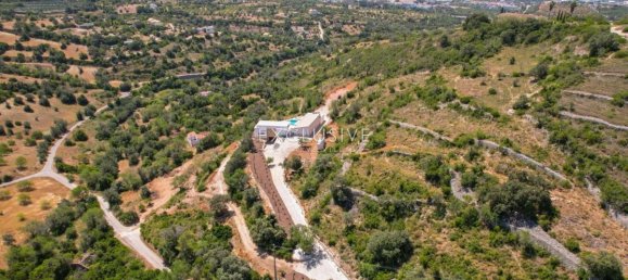 4 bedrooms Villa in Loule, Portugal No. 1784 8