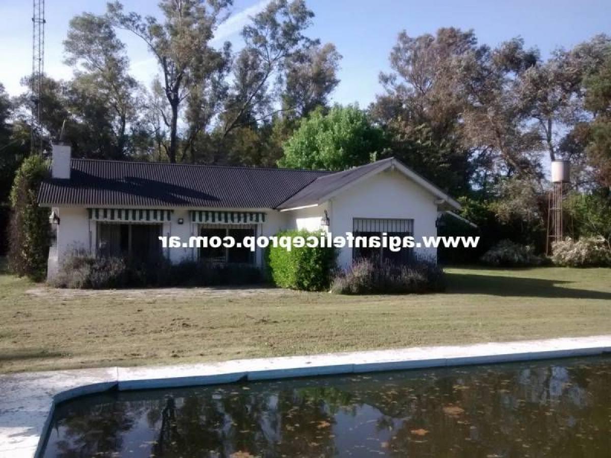 2 bedrooms House in Lobos, Argentina No. 20680