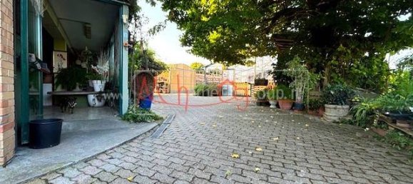 5 bedrooms House in Padua, Italy No. 215791 2