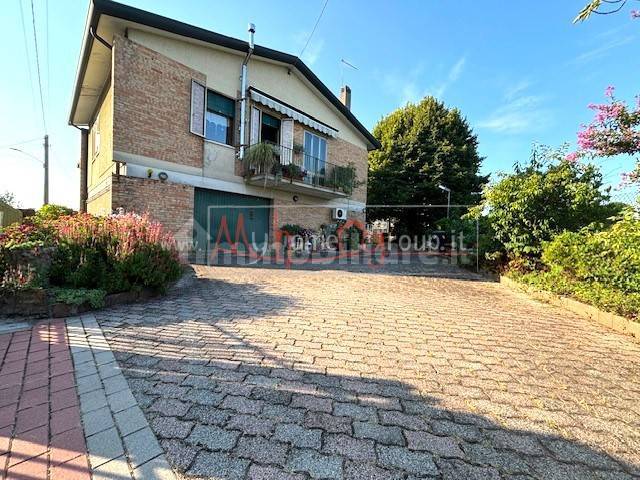 5 bedrooms House in Padua, Italy No. 215791