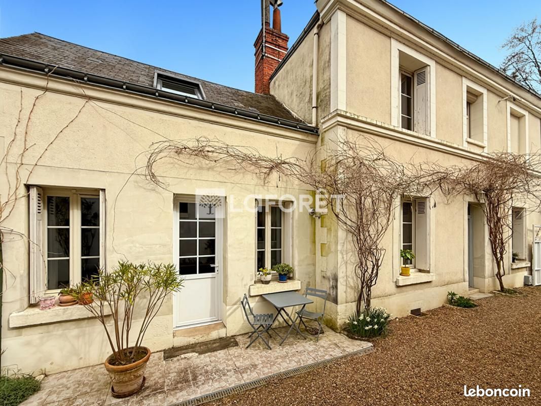 Casa de 5 dormitorios en Saint-Avertin, France No. 55659