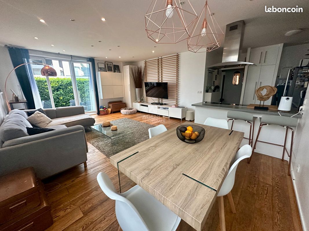 2 bedrooms Apartment in Acheres, France No. 176693