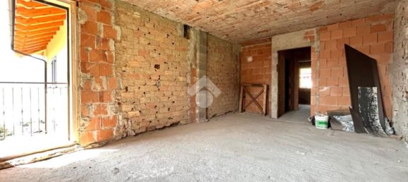 3 rooms Apartment in Lovere, Italy No. 88235 4