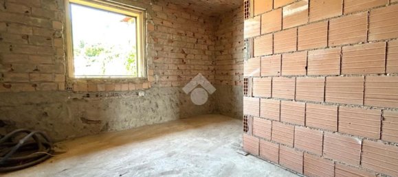 3 rooms Apartment in Lovere, Italy No. 88235 8