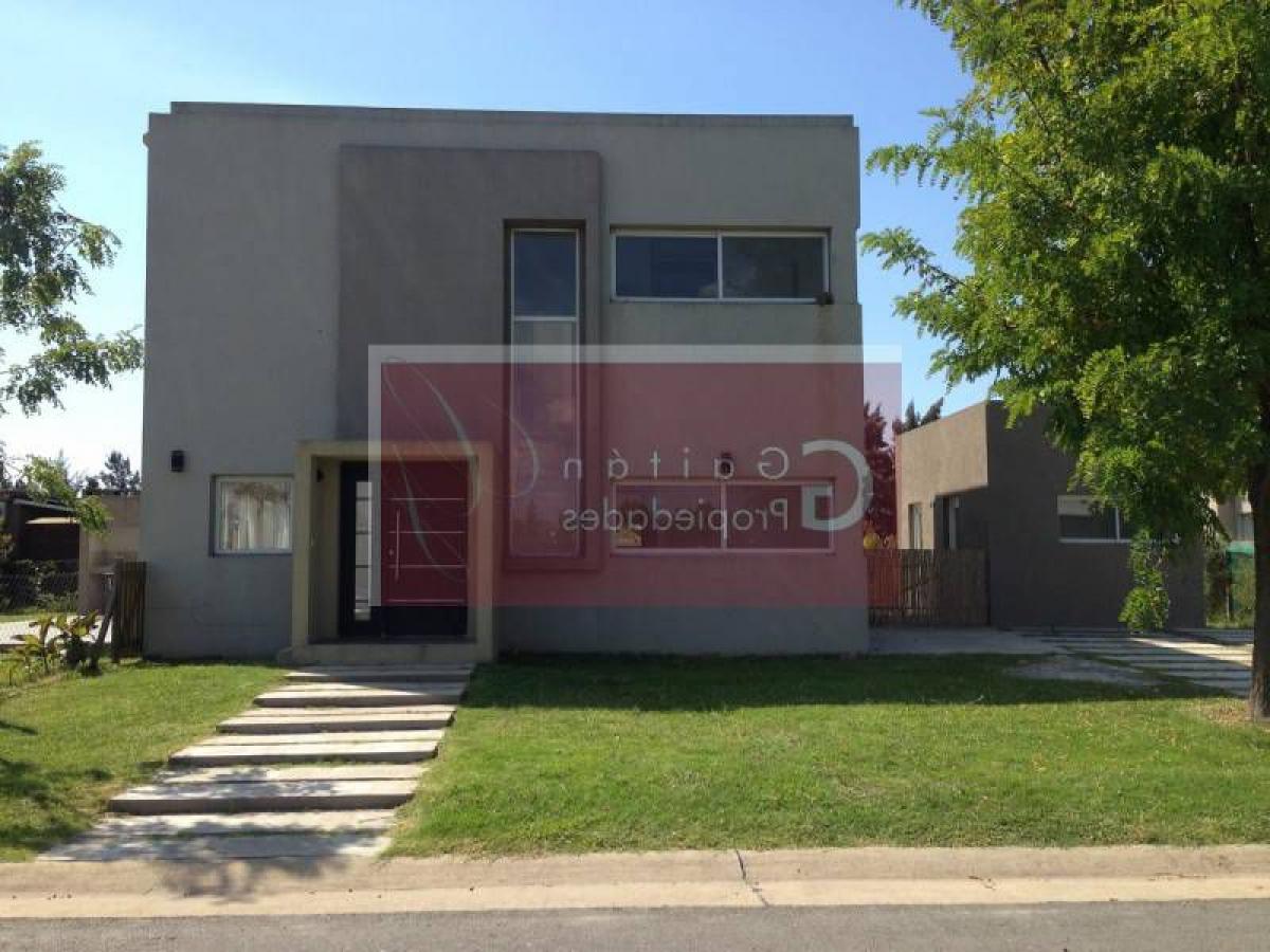 3 bedrooms House in Tigre, Argentina No. 16802