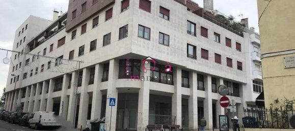 428m² Commercial property in Lisbon, Portugal No. 141674 17