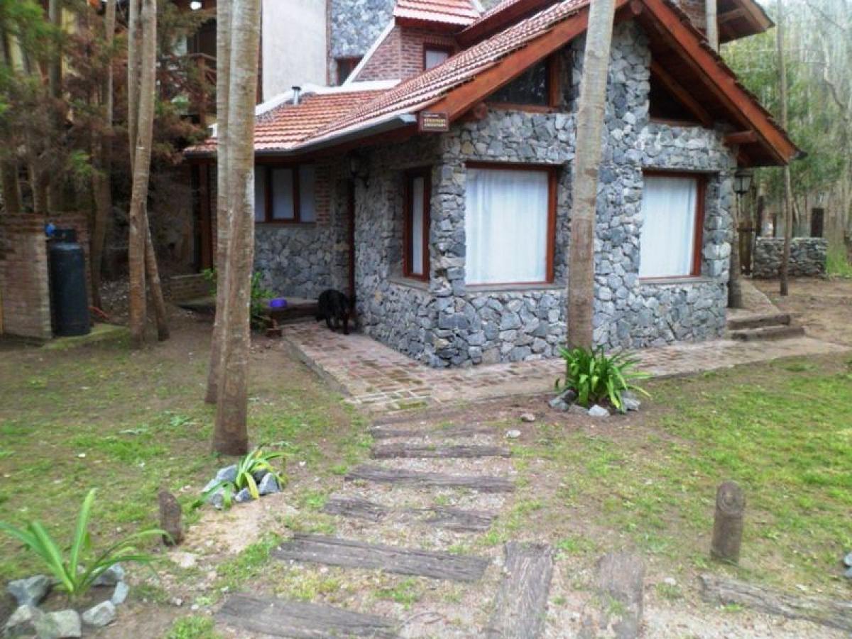 4 bedrooms House in Mar del Plata, Argentina No. 83537