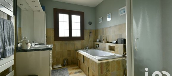 4 Schlafzimmer Haus in Tricot, France, Nr. 220505 13