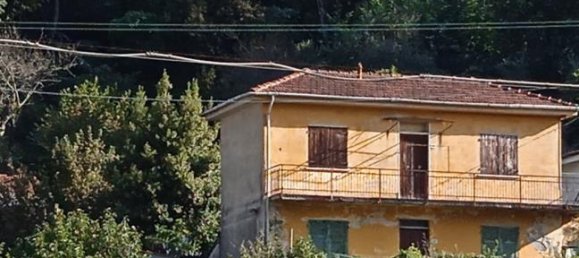 2 bedrooms House in Vezzano Ligure, Italy No. 253559 2
