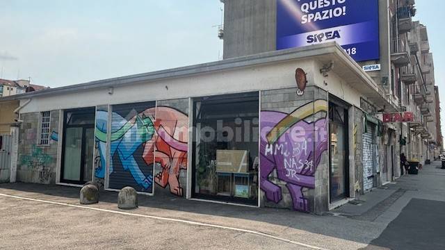 Propiedad comercial de 4 habitaciónes en Turin, Italy No. 312915