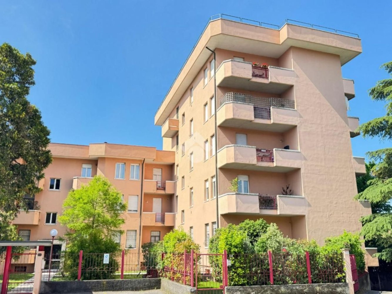 3 bedrooms Apartment in Brescia, Italy No. 361348