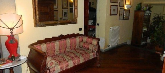 300m² Building in Carrara, Italy No. 51774 3