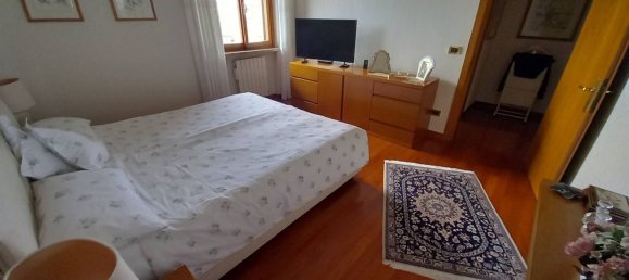 10 rooms Apartment in Livorno, Italy No. 147704 11
