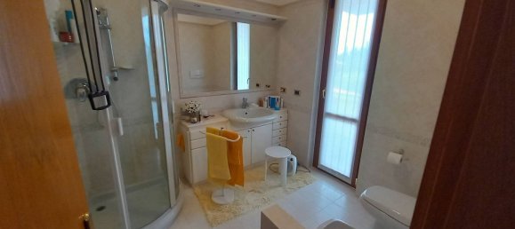 10 rooms Apartment in Livorno, Italy No. 147704 50