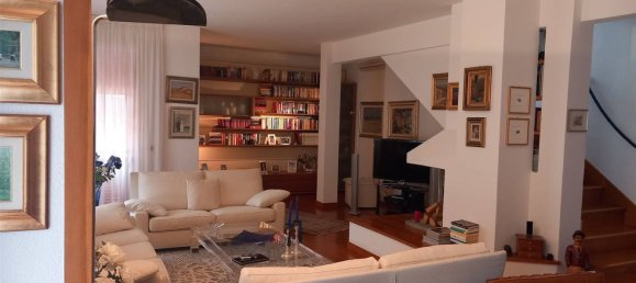 10 rooms Apartment in Livorno, Italy No. 147704 21