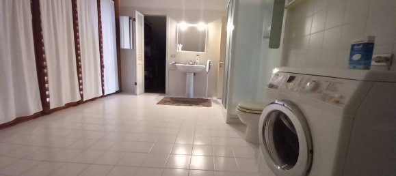 10 rooms Apartment in Livorno, Italy No. 147704 37