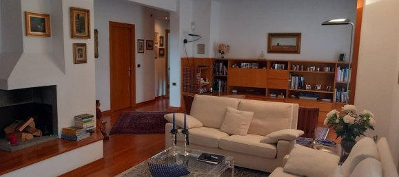 10 rooms Apartment in Livorno, Italy No. 147704 36