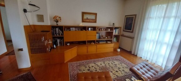 10 rooms Apartment in Livorno, Italy No. 147704 19