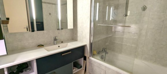 3 bedrooms Apartment in Paris, France No. 178145 3