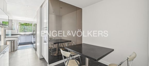 3 bedrooms Apartment in Paris, France No. 171977 2