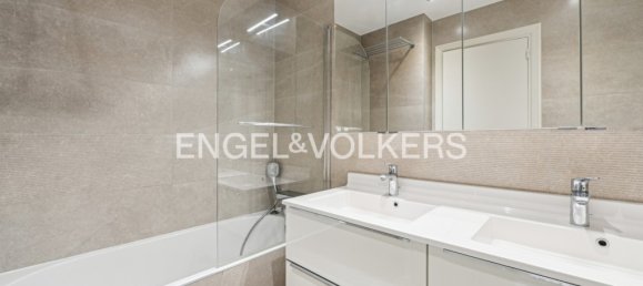 3 bedrooms Apartment in Paris, France No. 171977 8