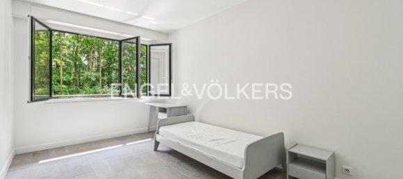 3 bedrooms Apartment in Paris, France No. 171977 7