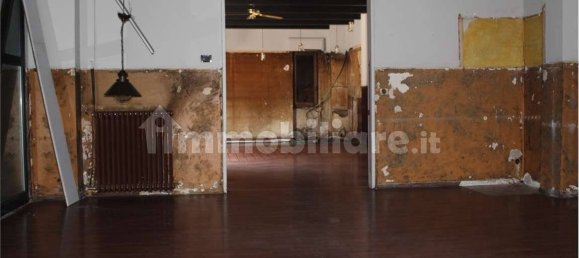 Коммерческая недвижимость с 2 комнатами в Чезано Мадерно, Италия № 313130 7