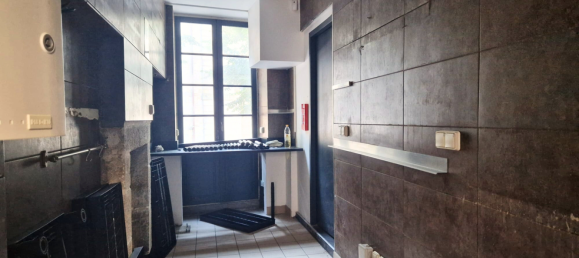 Коммерческая недвижимость с 4 комнатами в Кемпер, Франция № 330238 8