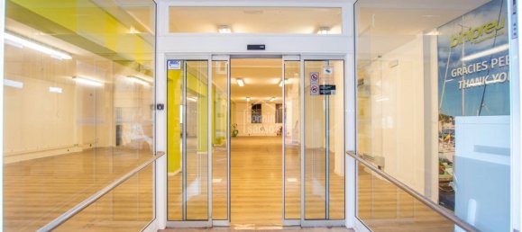 340m² Commercial property in Mahon, Spain No. 1975 17