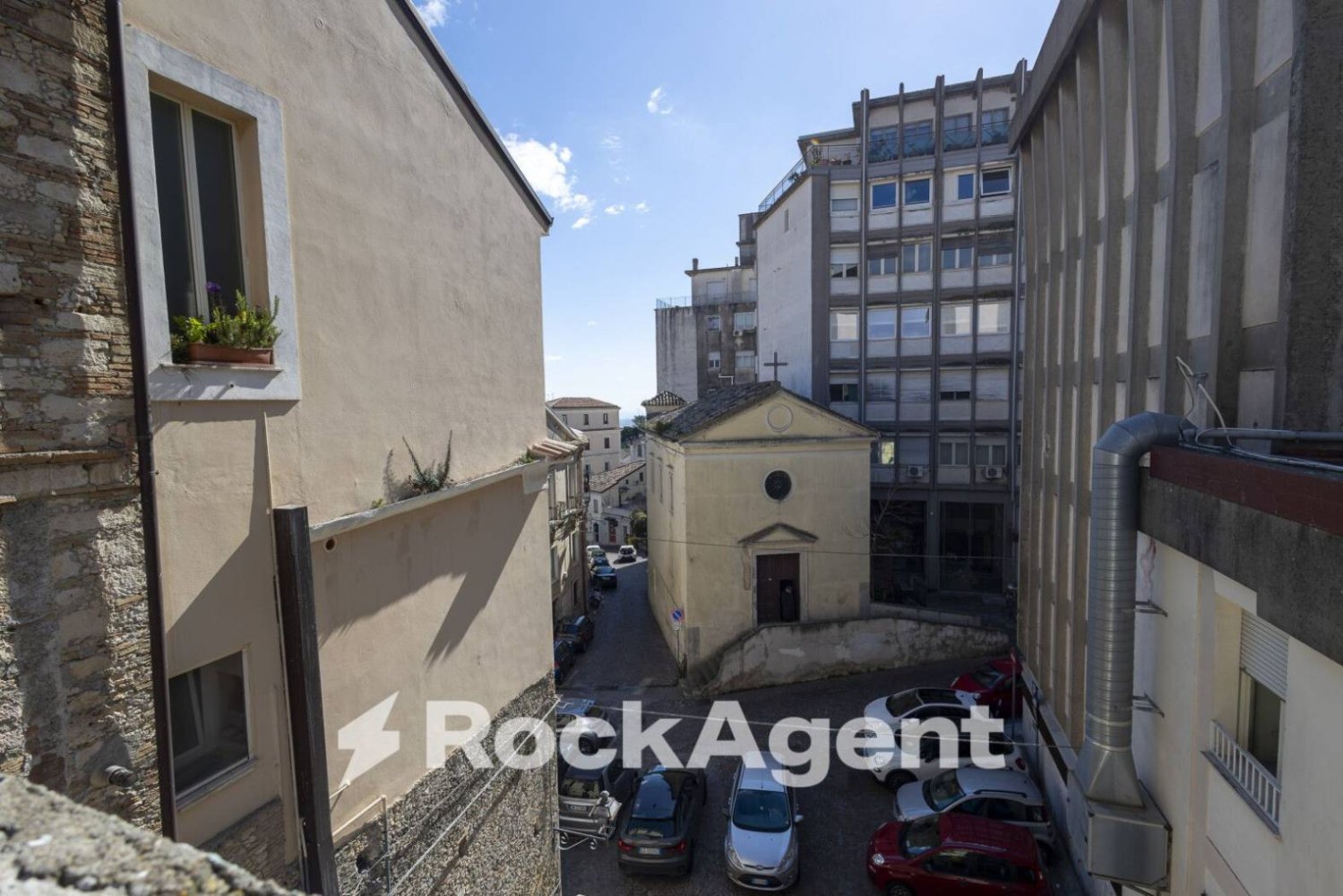 Квартира с 2 спальнями в Катандзаро, Италия № 296153