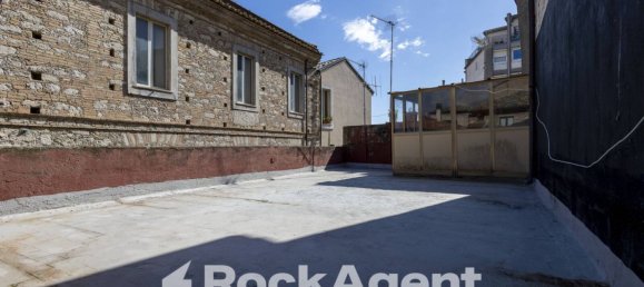 Квартира с 2 спальнями в Катандзаро, Италия № 296153 2