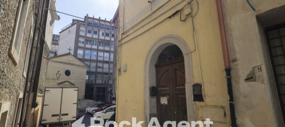 Квартира с 2 спальнями в Катандзаро, Италия № 296153 25