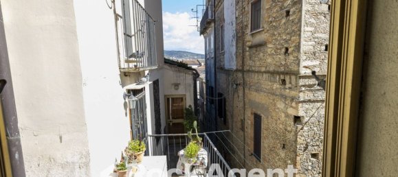 Квартира с 2 спальнями в Катандзаро, Италия № 296153 23