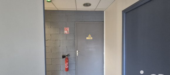 Almacén de 8 habitaciónes en Douzy, France No. 45907 10