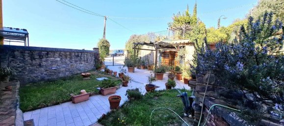 5 rooms House in Capraia e Limite, Italy No. 38055 11