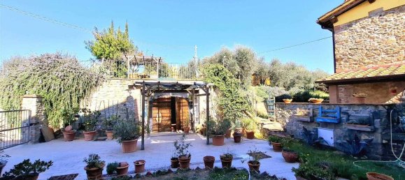 5 rooms House in Capraia e Limite, Italy No. 38055 12