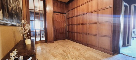 6 rooms Apartment in Ancona, Italy No. 230115 2