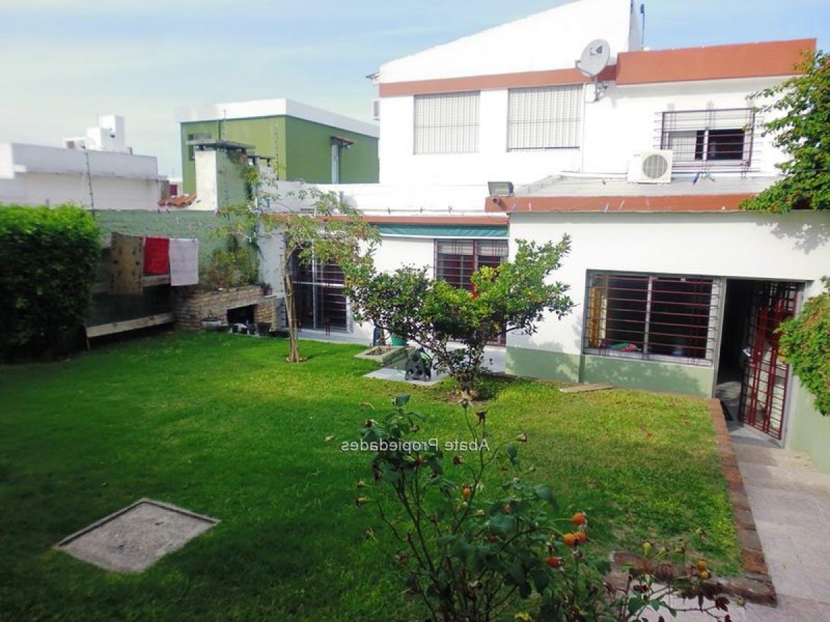 3 bedrooms House in Montevideo, Uruguay No. 8348