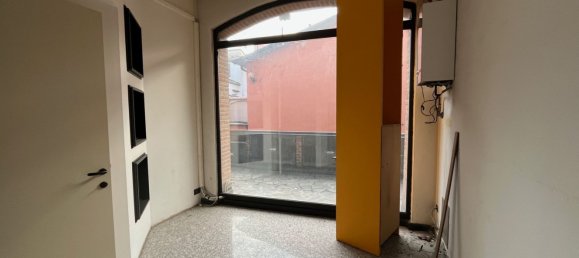 81m² Office in Fidenza, Italy No. 25427 5