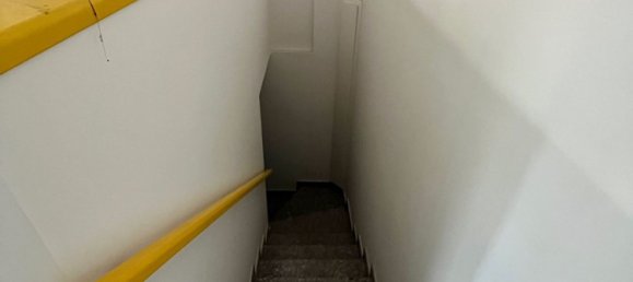 81m² Office in Fidenza, Italy No. 25427 9