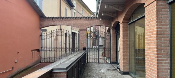 81m² Office in Fidenza, Italy No. 25427 12