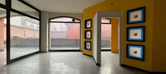 81m² Office in Fidenza, Italy No. 25427 2