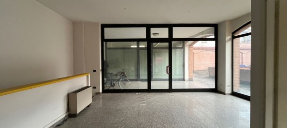 81m² Office in Fidenza, Italy No. 25427 4