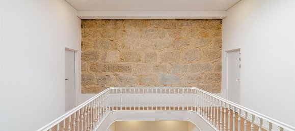 527m² Building in Porto, Portugal No. 144380 8