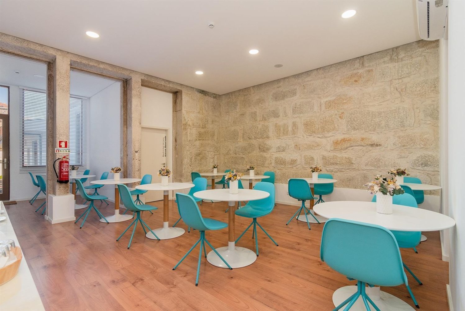 527m² Building in Porto, Portugal No. 144380