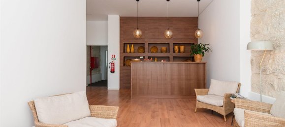 527m² Building in Porto, Portugal No. 144380 3