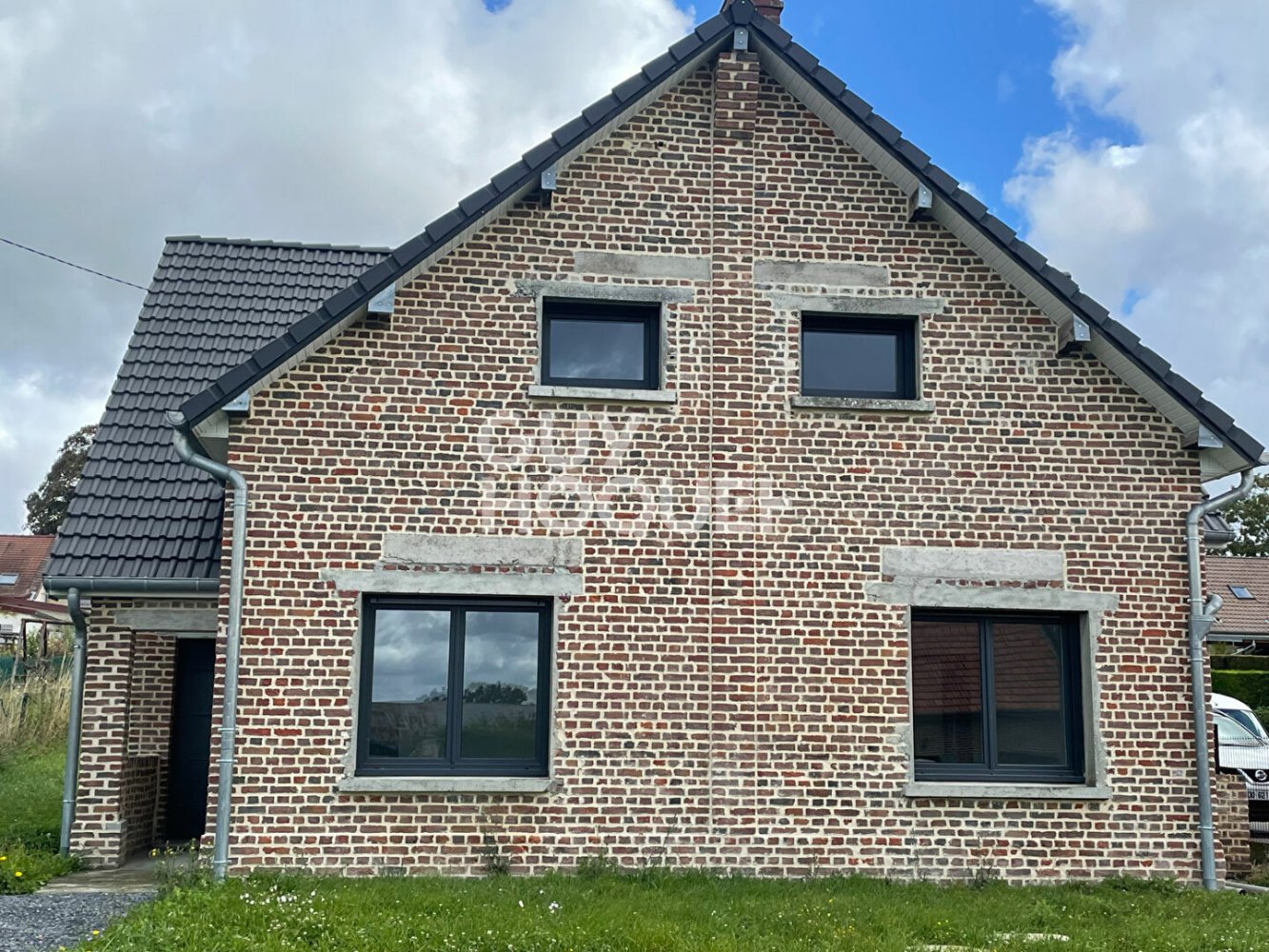 4 bedrooms House in Peronne, France No. 233428