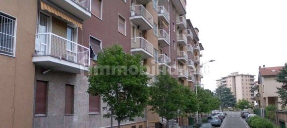 3-salle Appartement à Cinisello Balsamo, Italy No. 4494 5