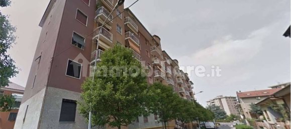 3-salle Appartement à Cinisello Balsamo, Italy No. 4494 3