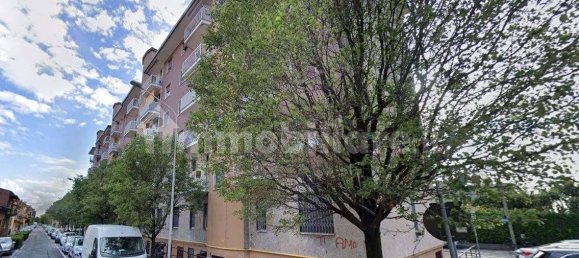 3-salle Appartement à Cinisello Balsamo, Italy No. 4494 2